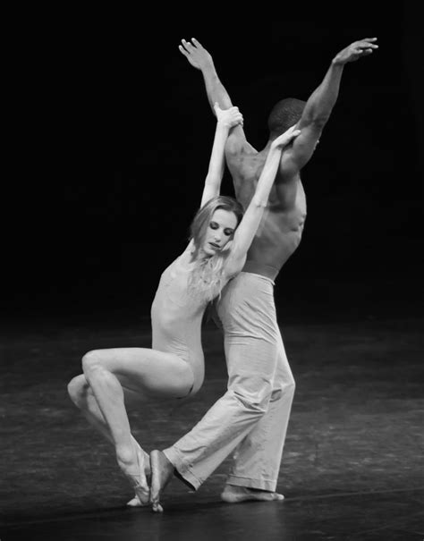 female dancers nude